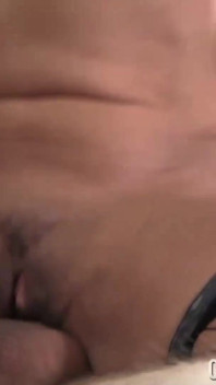 PORNSTARPLATINUM. Prsatá milfka Claudia Valentine jezdí na velkém čůrákovi