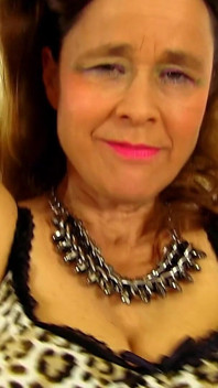 Josie Es Una Dama Madura Caliente Con Un Coño Peludo Extremo!