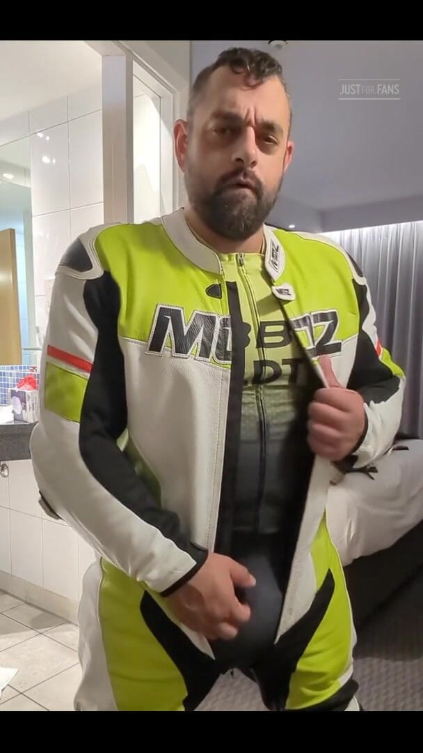 Bruiserwood: Leather Motosuits saya