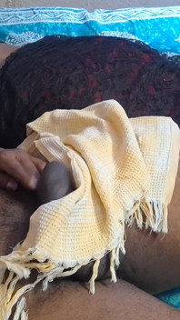 Mama vitregă indiană seduce băiatul pentru plăcere sexuală
