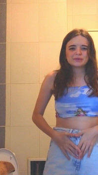 Cô ấy tổ chức nó cả ngày nay cô ấy không thể nín lại