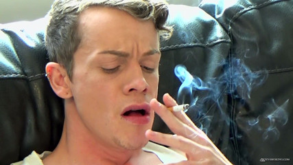 Boys Smoking: Relaxando com Fumante Stroker Jack