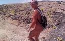 Carrotcake19: नग्न लंबी पैदल यात्रा के अंत में आउटडोर लंड चुसाई और पेशाब
