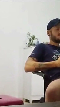 La ex novia de mi amigo me dio una mamada mientras jugaba videojuegos.