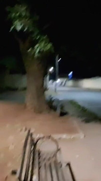 夜に男を探しに出かけて、何が起きたのか確かめに行きました