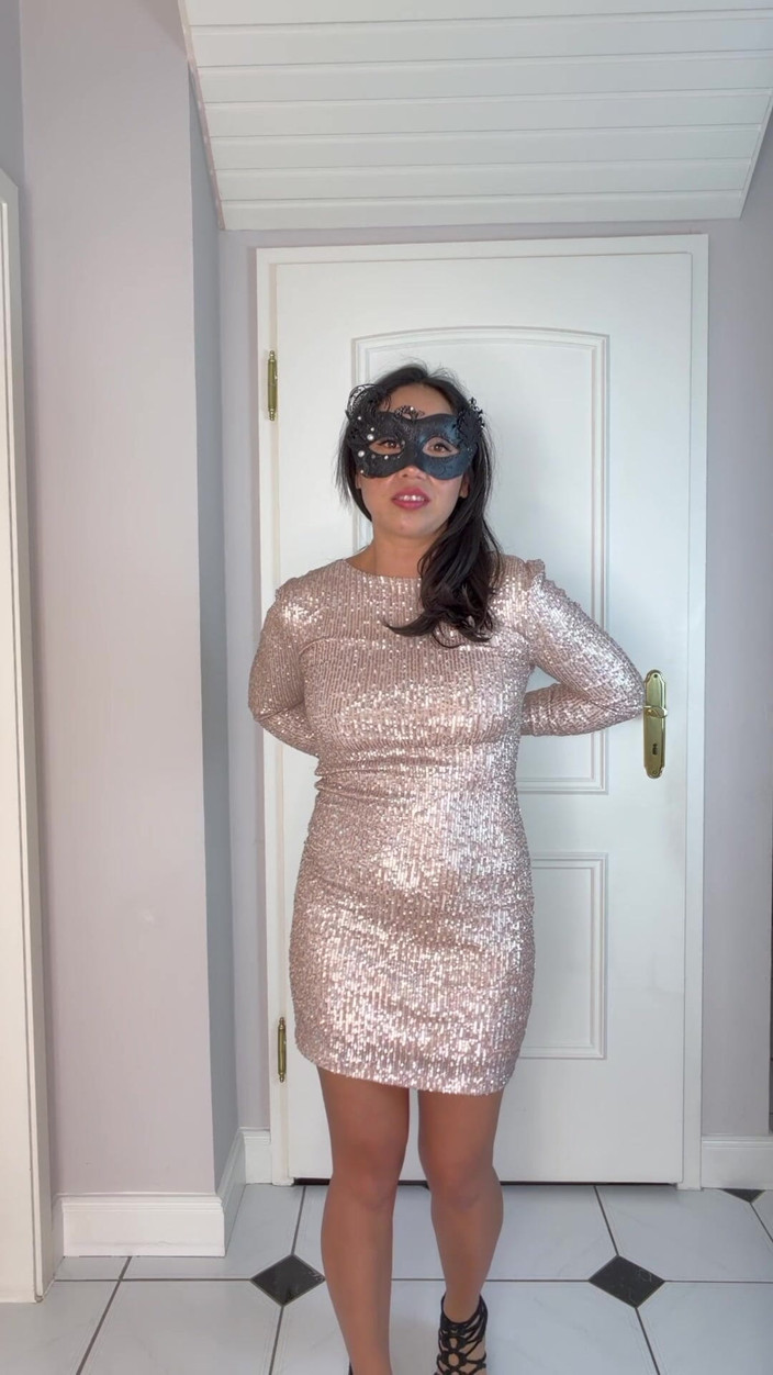 Sexy Nadine: Taking My Dress off