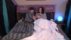 MrxMrsCox: Nevlastní bratr šuká svou nevlastní sestru při sledování filmu v její...