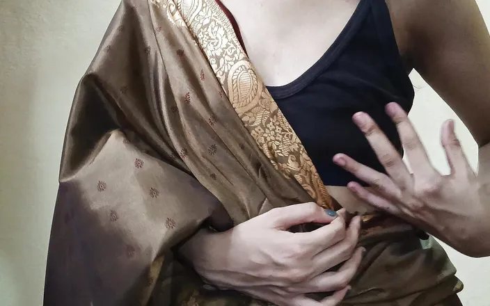 Ishita: Masturbating Hard on Saree