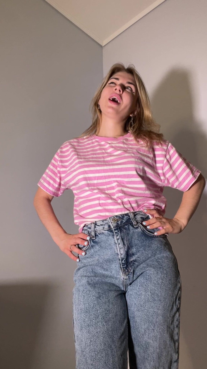 Misty Phoenix: Você está sentado lá, e eu estou me vestindo para...