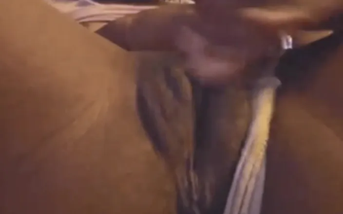 JuicyAfriqueen: Dildoqueen Masturbating Herself Uncontrollably