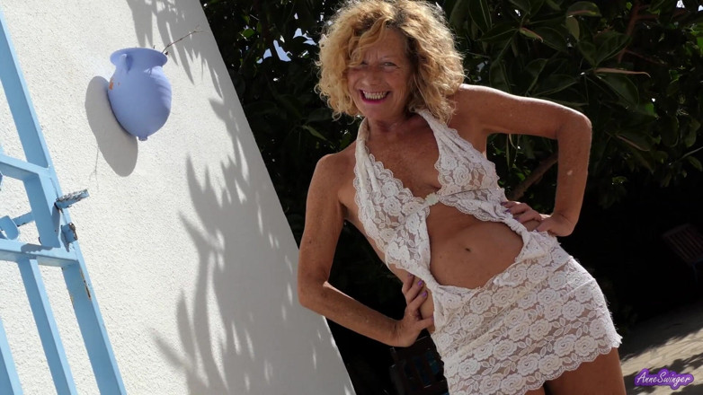 Anne Swinger: Sikişmek için en sevdiğim pozisyonun hangisi olduğunu sana gösteriyorum.