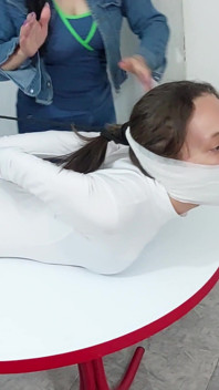 Ahogando a Maia Aranda