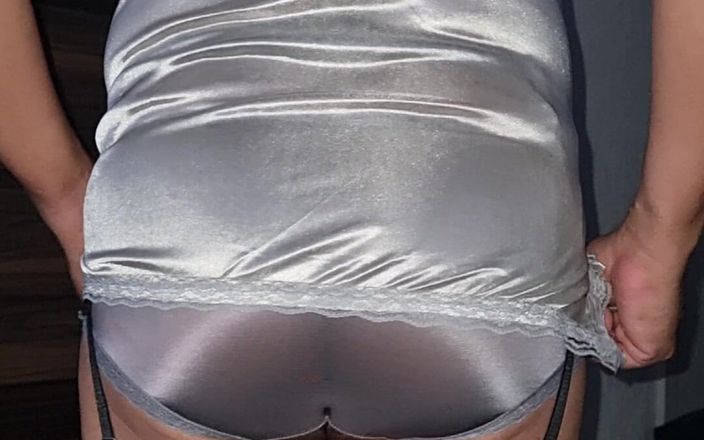Sexy shinny clothes: 매칭 브리프와 브래지어를 매치한 섹시한 회색 금속 나일론 슬립