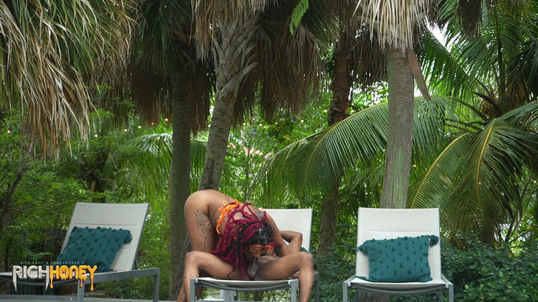 DICKHDDAILY: Poolside Quickie Premium: Honeydippedc