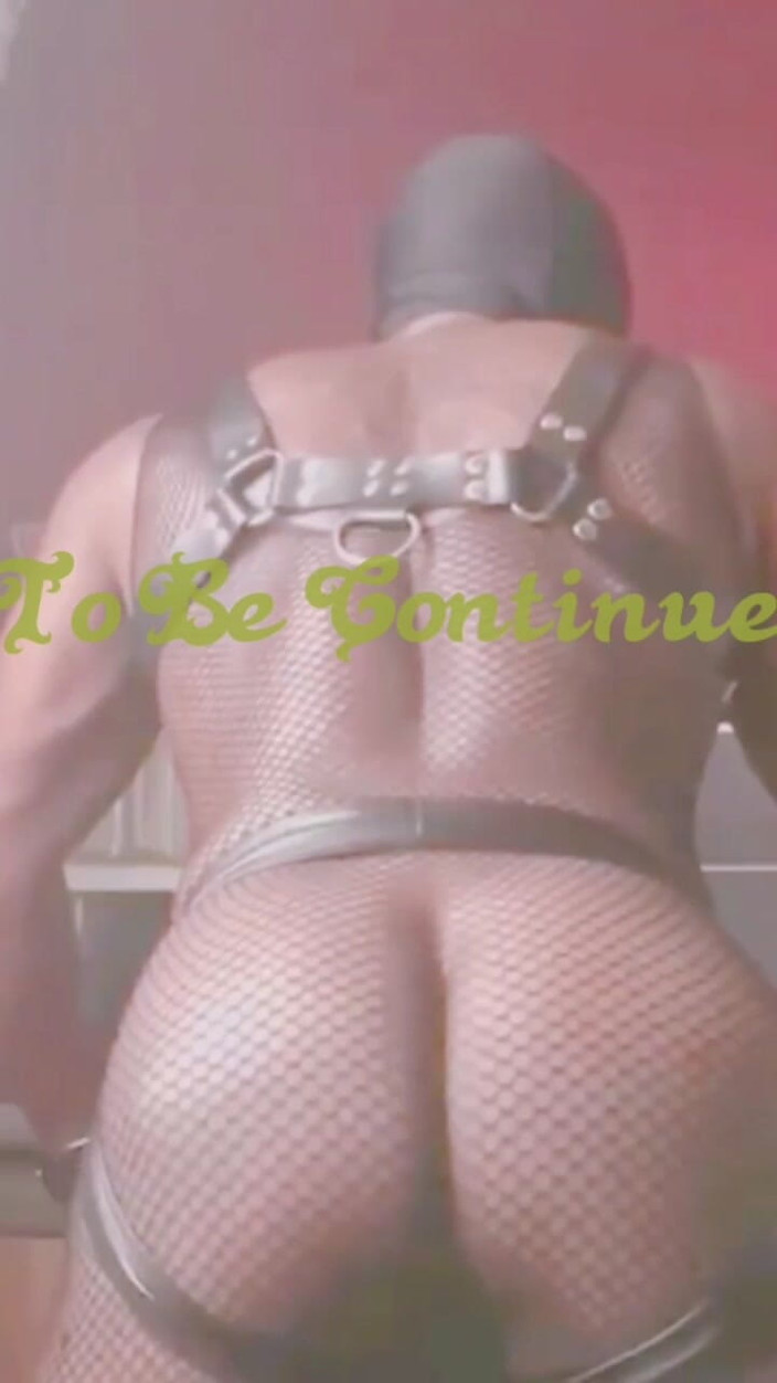 Black mature kinky muscle: Del 2 Fisknät bodysuit Gear Smoke &amp;Butt Exhibition