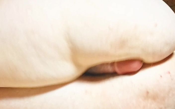 LolaLola: Büyük götlü orta yaşlı seksi kadın dildoyla mastürbasyon yapıyor