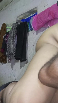 義理の妹にポルノを見ているところを見つかった
