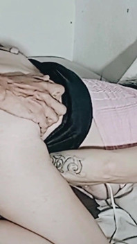 Un masaj la genunchi se termină cu trei orgasme delicioase