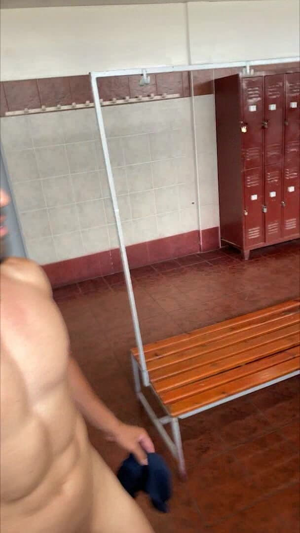 Paul Williams: Berjalan telanjang melalui ruang ganti gym