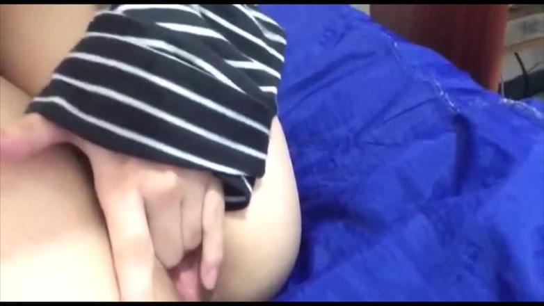 Adorable Teen: Ung het undergiven tjej tar på sig sina erotiska underkläder...