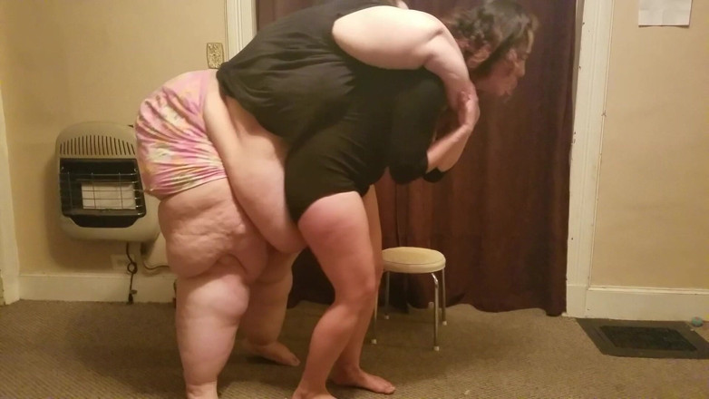 Full Weight Productions: Queen Nora &amp; Rainbow ascensor, sentarse y salón