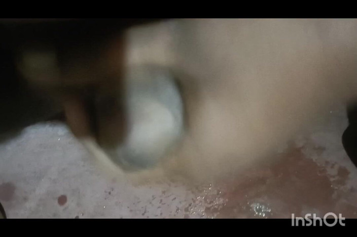 LegalVector8: 兄弟会领袖向女孩展示双性恋男人的最好性爱