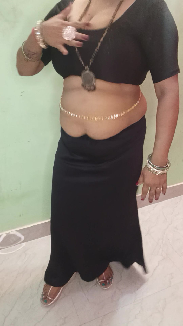 Kavita suman: 印度胖美女跳舞和性纱丽服衬衫 清晰的印地语声音