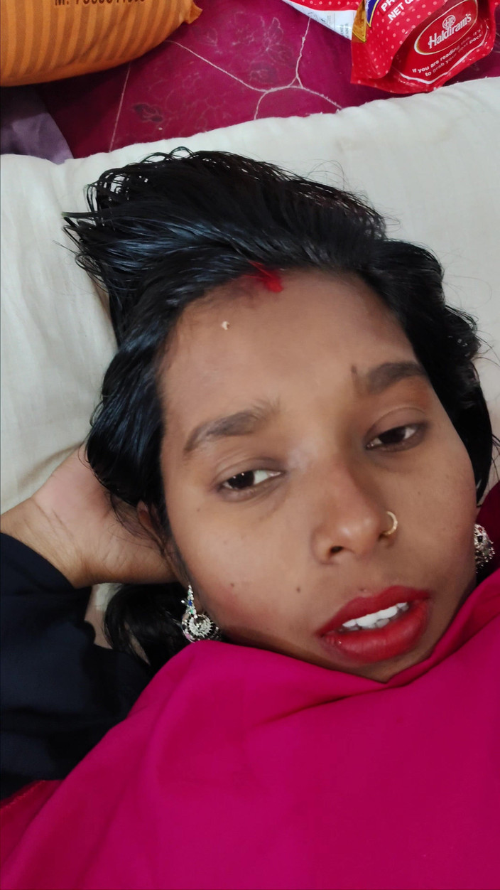 Premi pooja: 印度德西哥美丽的阴户张开双腿并展示美丽的阴户