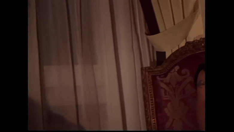 Shemale Vintage MegaStore: Giriga Shemale sväljer sperma från flera hårda kukar