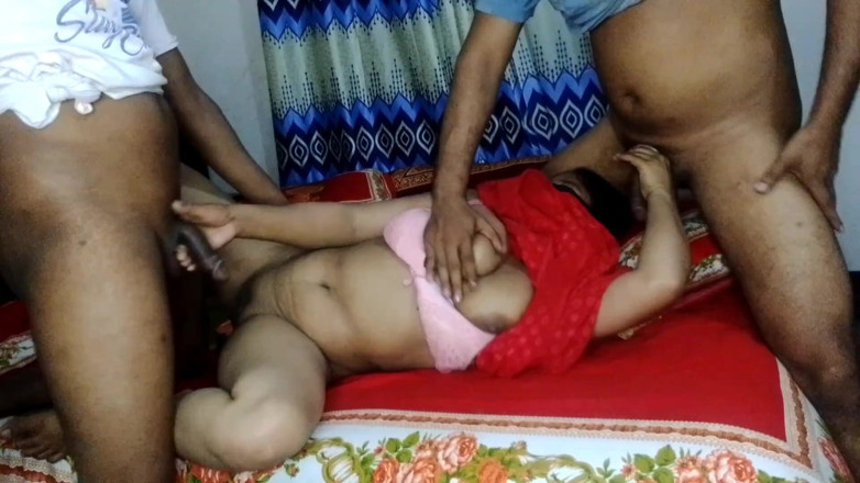 BanglaSexy24: Ciesz się seksem w trójkącie w hardcorowej jebanie z Bangladeszu...