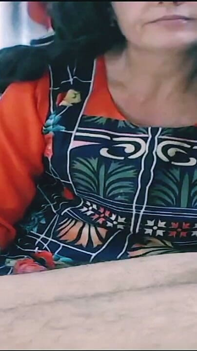 Bolly Karma: Wanita cantik ini lagi asik nyepong dan ngentot kontol