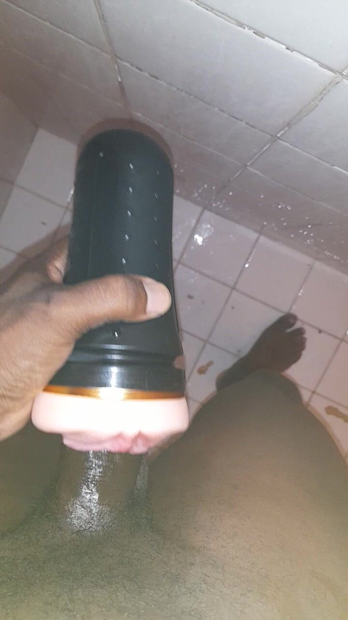 Black guy: Masturbándose s9 e6