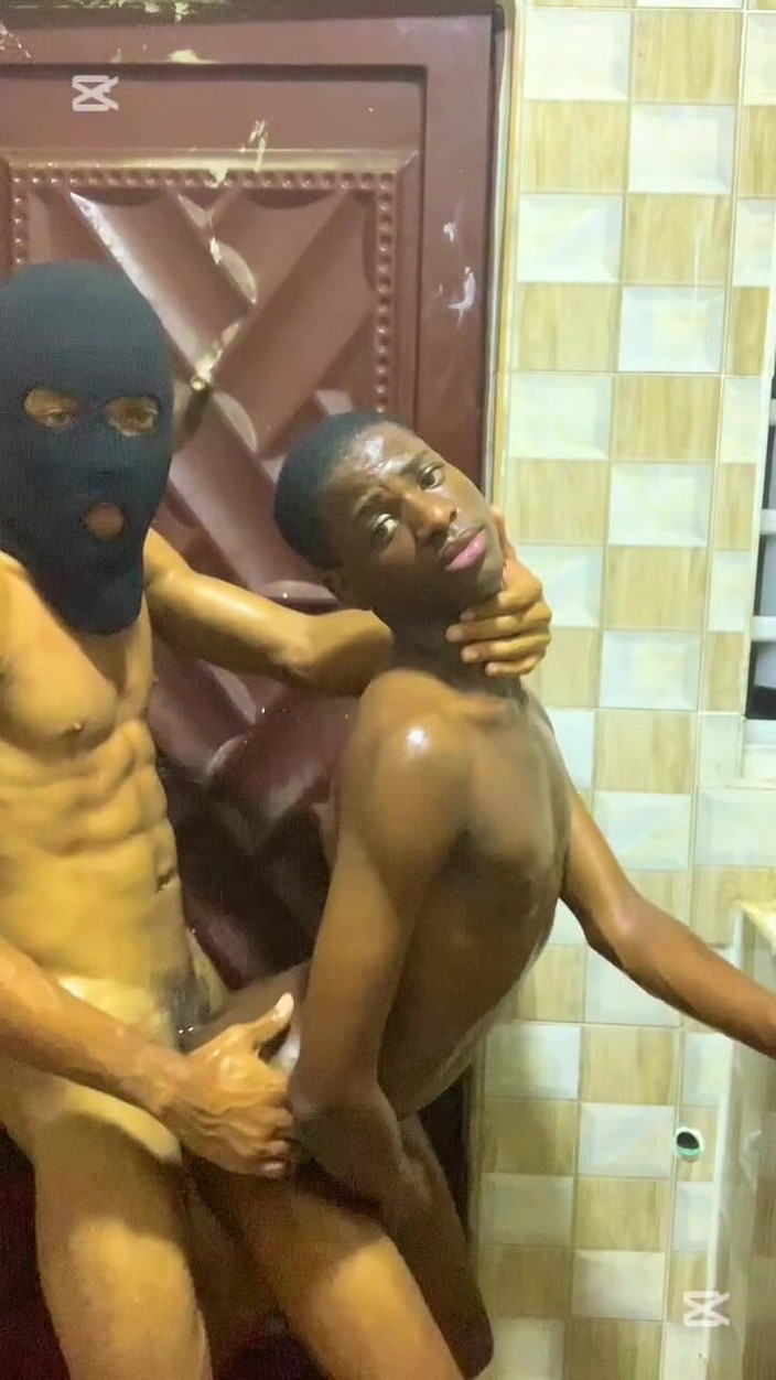 Big_brown: Kuchyňské pikantní sezení s hetero kamarádem