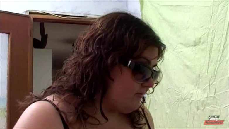 Vere Casalinghe Italia.: BBW with a strapon gets banged and sprayed in mouth