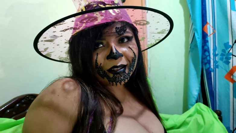 Martin13: Un bărbat fără față o vizitează pe vrăjitoare de Halloween,...