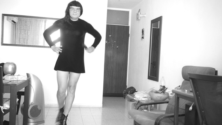 Voyager: Crossdresser Show