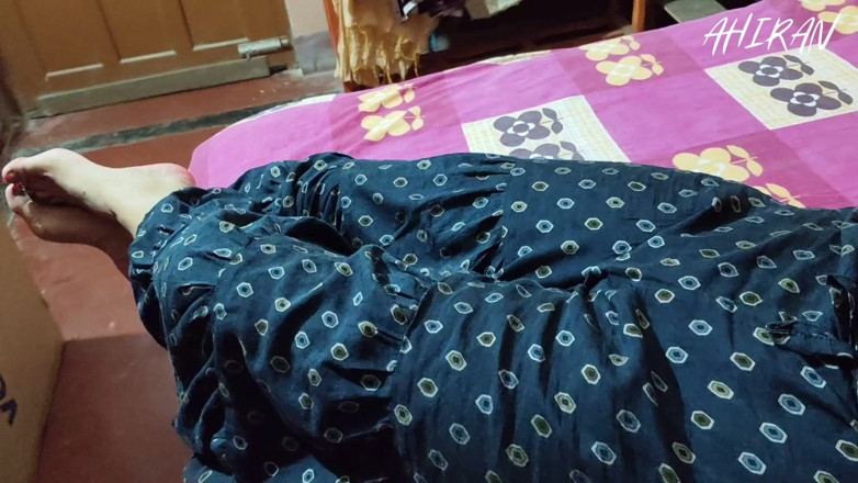 Aahan Ahiran: Pepek berbulu meninjau dan bermain-main dengan teman lelakinya pada waktu...