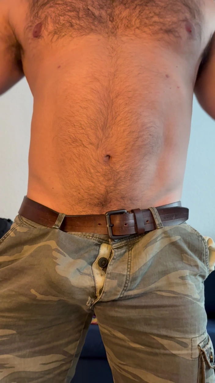 手淫 - 军人独舞 由 Massive daddy xxx: 军队, 强壮多毛男, 恋物癖, 男人, 大鸡巴 男同 色情  Faphouse