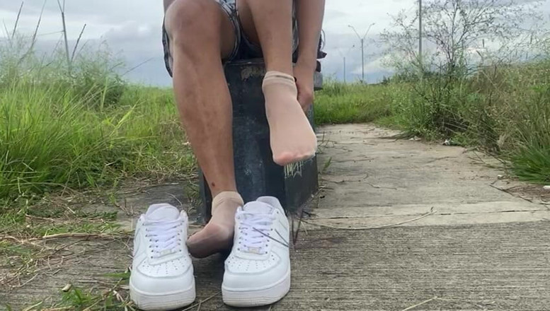 Mr Feet Colombia: My Feet Are Your Religion. Pray with Your Mouth.