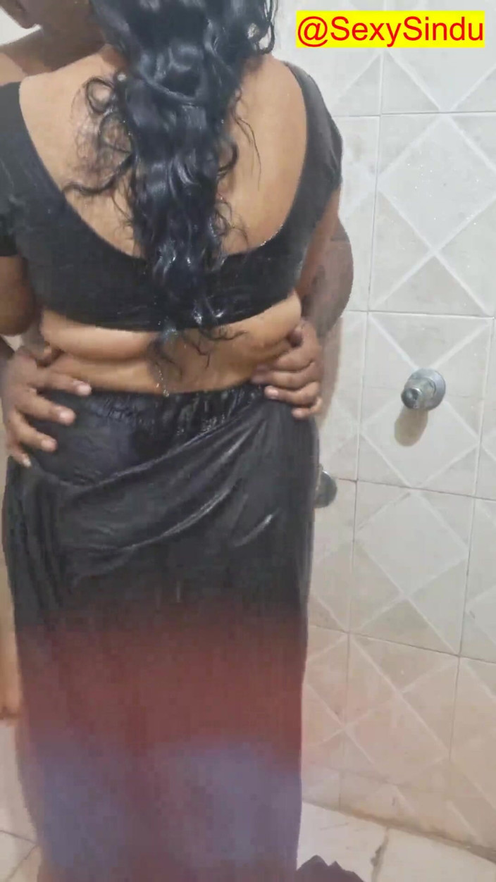 Sexy sindu: Bini Milf India Mandi Dalam Saree