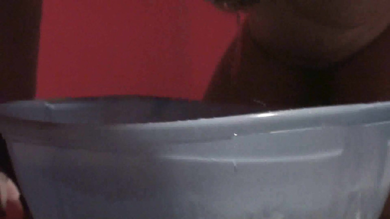 Femdom Austria: Топаю голову раба в воду