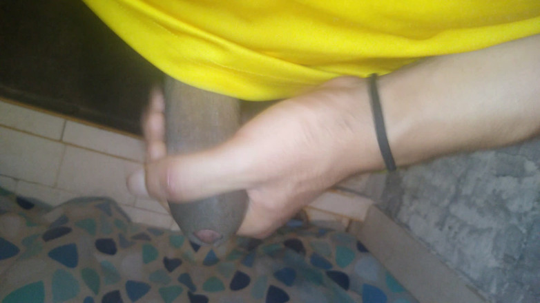 AlexAlejandro13: Mira cómo dejo que mi polla se ponga de pie...
