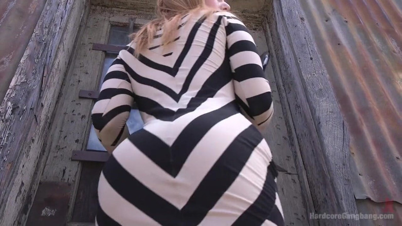 Hardcore Gangbang by Kink: Toda la pelirroja natural Lauren Phillips dominada: doble gang bang...