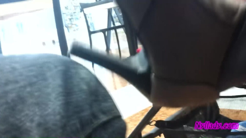 Nyllady: Barda kocamı gri mini çizmelerimle okşuyor