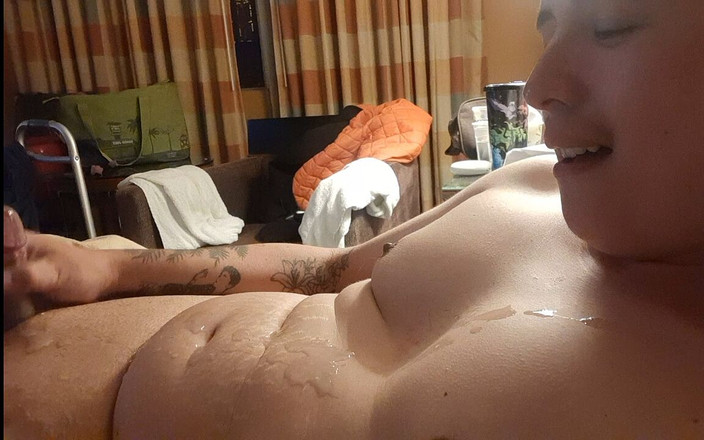 Lymph Guy: Obrovský výstřik v hotelu s handicapovaným klukem