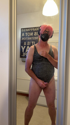 Julia Trans: Spiegel, Spiegel an der Wand