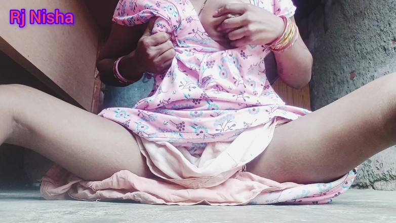 RJ NISHA: Rj nisha lagi asik fingering memeknya sendirian