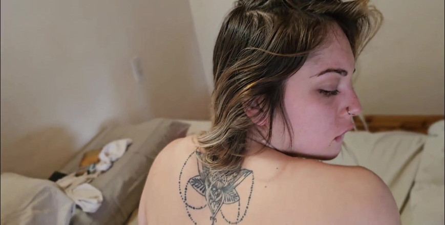 Elnonohub: Creampie dubur batang besar dan pantat besar berbogel.