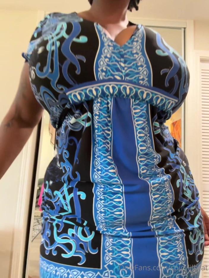 DMXTH: Knubbig mörkhyad i klänning som visar hennes stora tuttar &röv