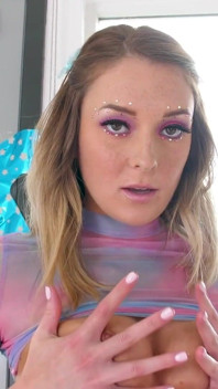Blondă sexy cu țâțe mici Charlotte Sins vedere la persoana 1 cu muie cu înghițire de spermă